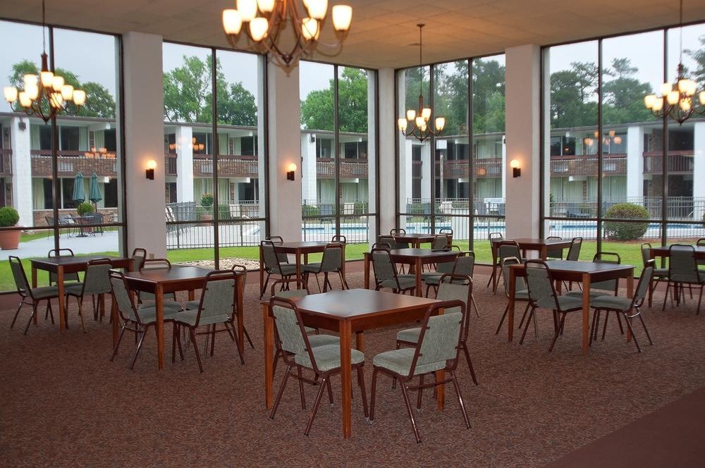 Landmark Inn Hartsville Exterior photo