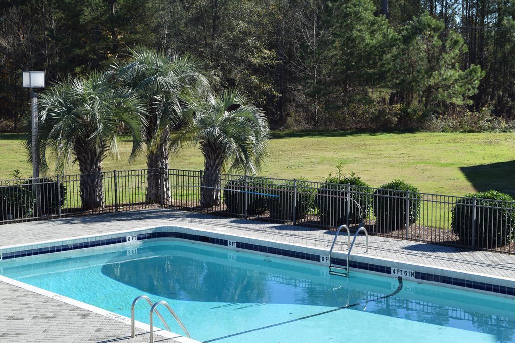 Landmark Inn Hartsville Exterior photo